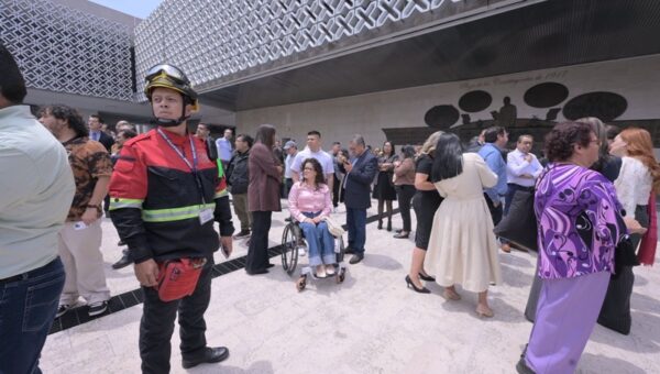 Cámara de Diputados realiza simulacro institucional por sismo