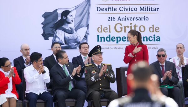 Sheinbaum y Bolaños-Cacho Cué encabezan desfile militar con 15 mil efectivos