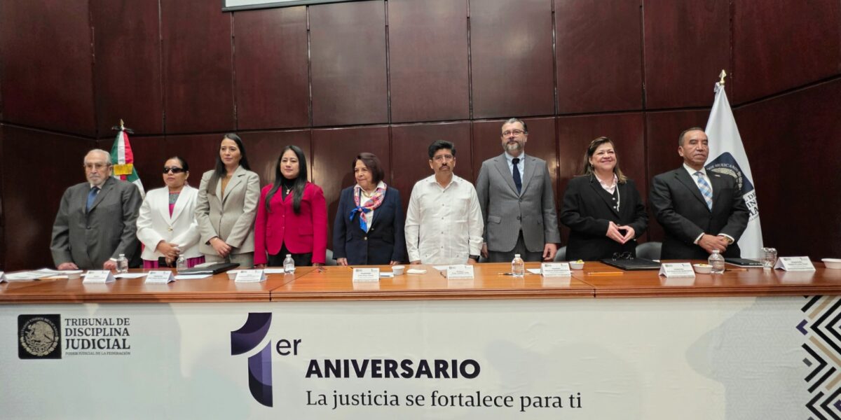 Integrantes del Tribunal de Disciplina Judicial durante la presentación de resultados de su primer año de labores