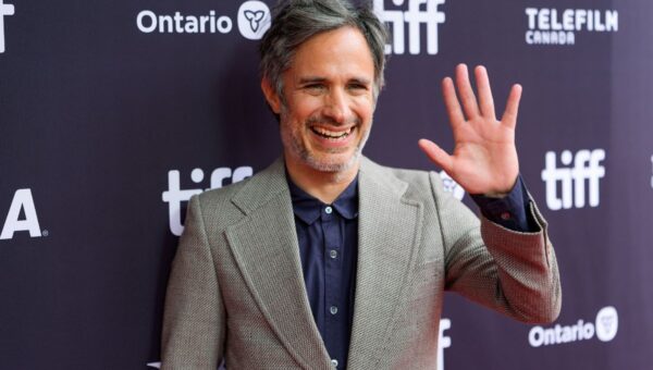 Gael García Bernal lleva la lucha de clases y la identidad latinoamericana a Toronto con ‘Hombre al agua’