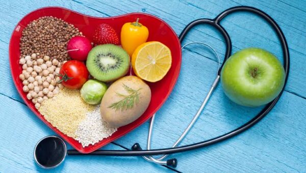 El menú que protege al corazón: qué comer durante el día para cuidar colesterol, presión y glucosa