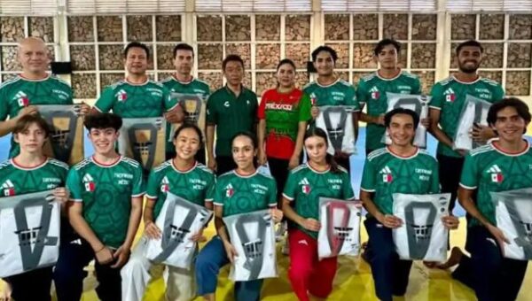 ¡Polémica en el taekwondo! Federación entrega playeras ‘piratas’ a atletas